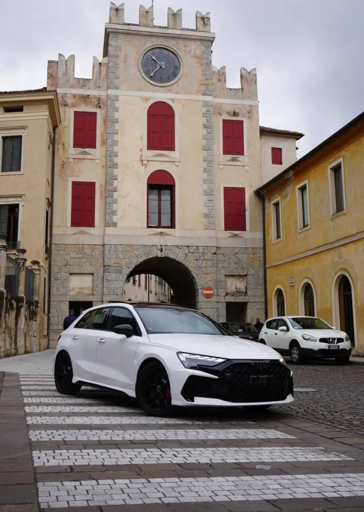 Audi RS3 2025 bianca
