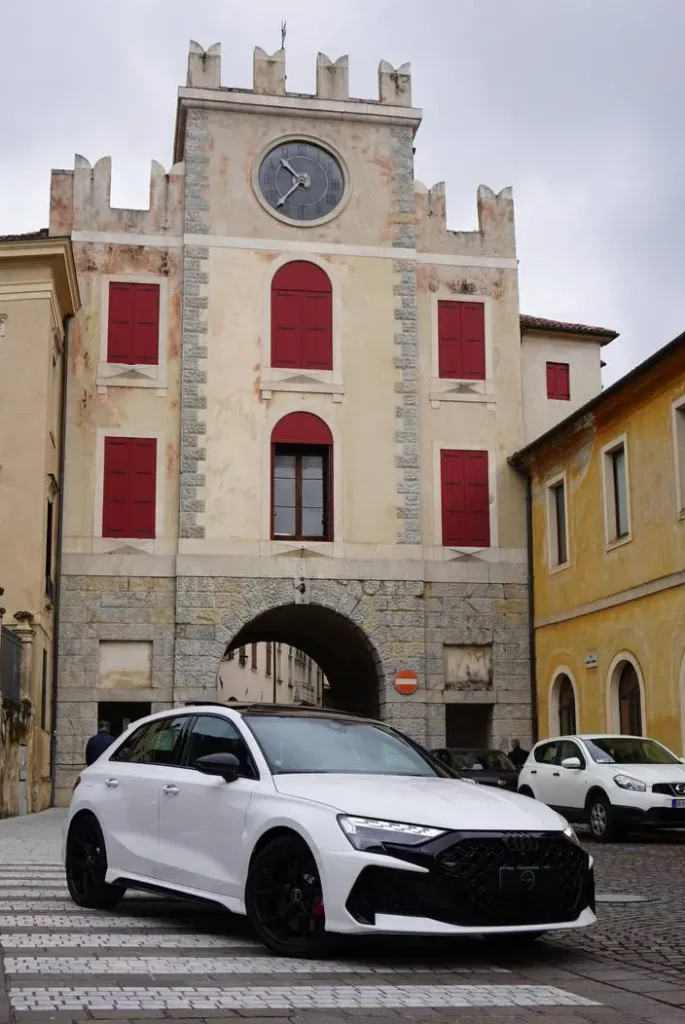 Audi RS3 2025 bianca
